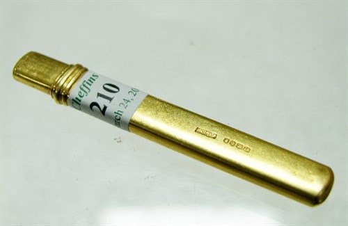 Lot 210 - An 18ct yellow gold pencil sleeve