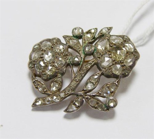 Lot 274 - A floral spray brooch