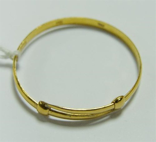Lot 263 - A Chinese child's spring bracelet