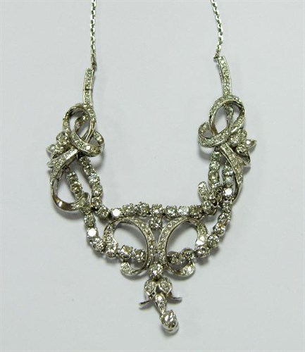 Lot 277 - A platinum and diamond necklace