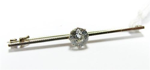 Lot 253 - A diamond blade brooch