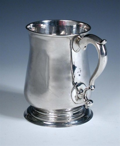 Lot 390 - A George II pint beer mug