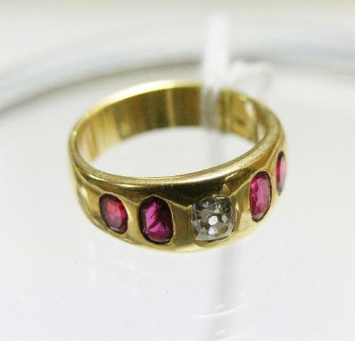 Lot 239 - A ruby and diamond ring