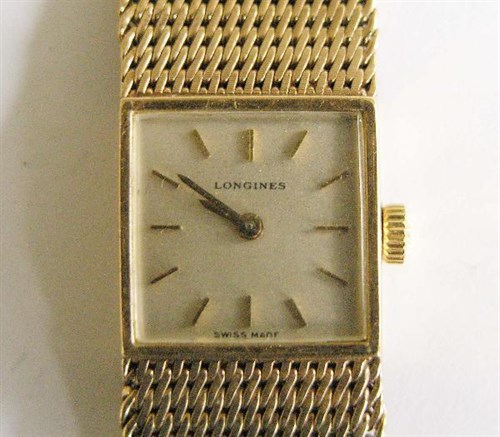Lot 298 - A Lady's 9ct gold cased wristwatch by Longines