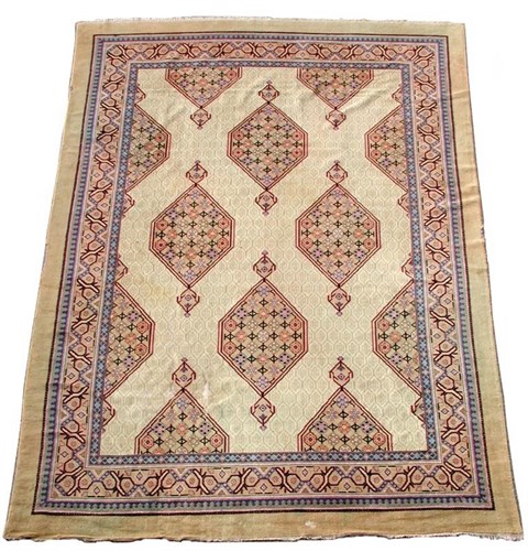 Lot 534 - An Arts and Crafts style wool carpet