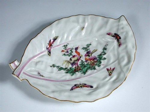 Lot 83 - An 18th century Worcester leaf shaped dish