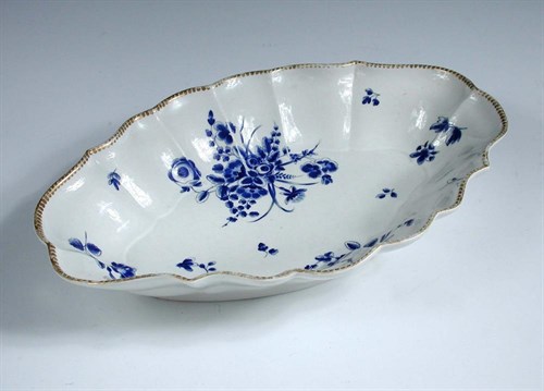 Lot 84 - An 18th century Worcester dish