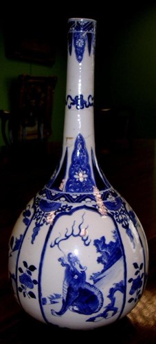 Lot 172 - A Chinese blue and white bottle vase