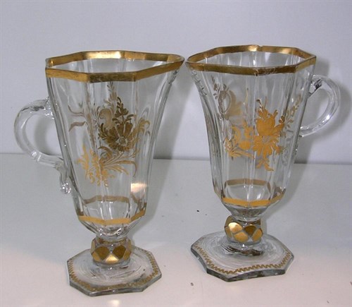 Lot 197 - A pair of La Granja de Idelfonso jugs, circa 1800
