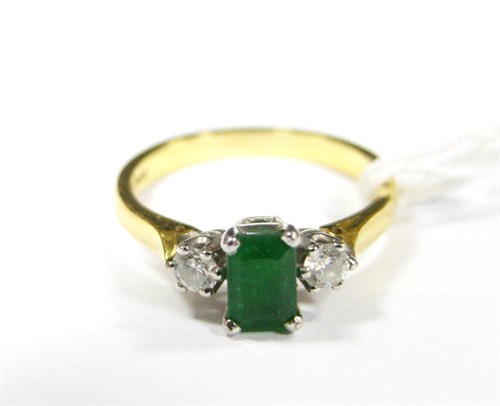 Lot 217 - An 18ct yellow gold ring