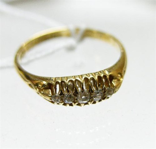 Lot 229 - An 18ct yellow gold ring