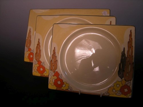 Lot 478 - A small collection of Clarice Cliff Capri pattern wares