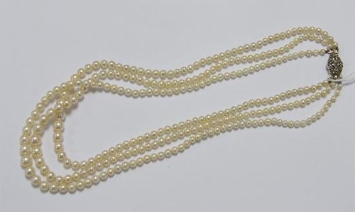 Lot 267 - A triple row of cultured pearls