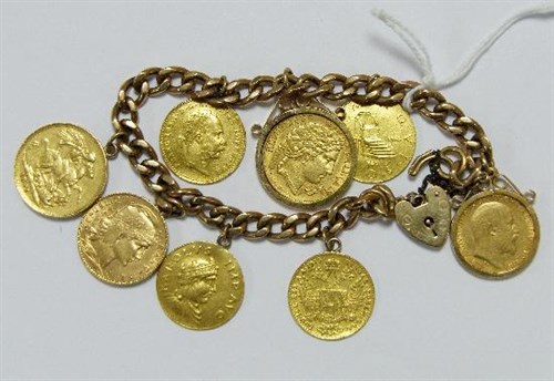 Lot 287 - A 9ct yellow gold curblink bracelet