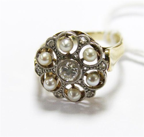 Lot 218 - A diamond and pearl cluster ring