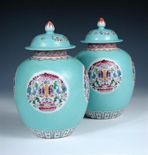 Lot 177 - A pair of Chinese jars and covers