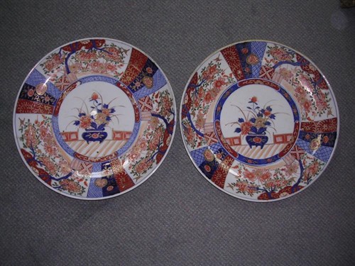 Lot 180 - A pair of early 20th century Japanese Imari chargers