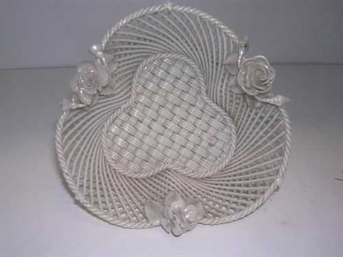 Lot 90 - A late 19th century Belleek trefoil basket