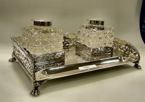 Lot 423 - A late Victorian silver inkstand