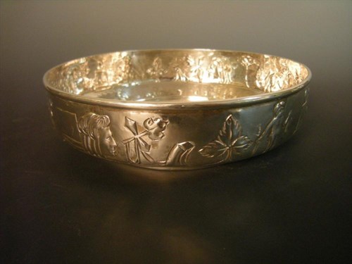 Lot 526 - An Arts & Crafts silver bowl by A.E Jones, Birmingham, 1908