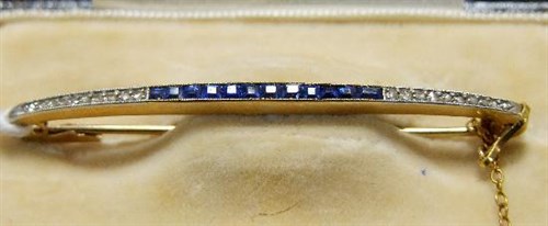 Lot 243 - A French yellow gold blade brooch