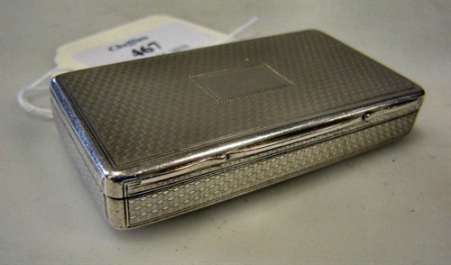 Lot 467 - A Victorian silver snuffbox
