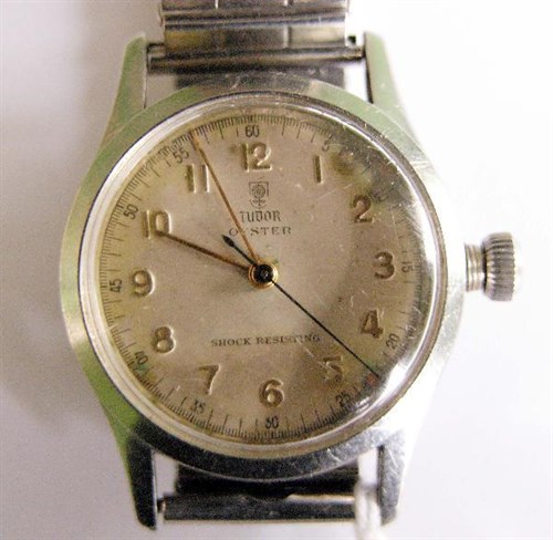 Lot 302 - A Gentlemans Tudor Oyster small sized steel cased wrist watch