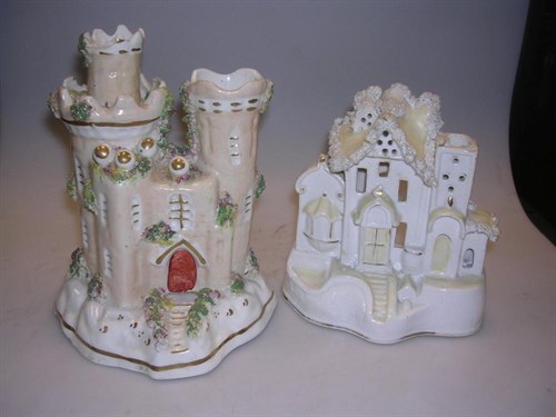Lot 50 - A Staffordshire castle and a white and cream house