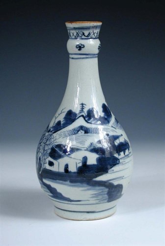 Lot 190 - A late 18th/early 19th century Chinese provincial blue and white guglet