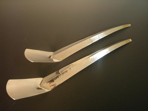 Lot 527 - A pair of modern silver salad servers, Beccy Gillatt, London 2002