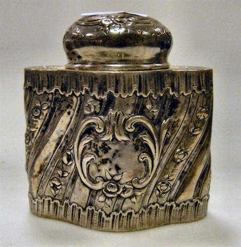 Lot 357 - A continental silver teacaddy