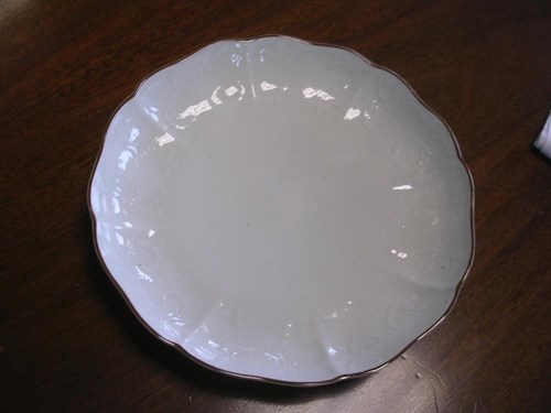 Lot 191 - An 18th century Japanese Arita white saucer dish