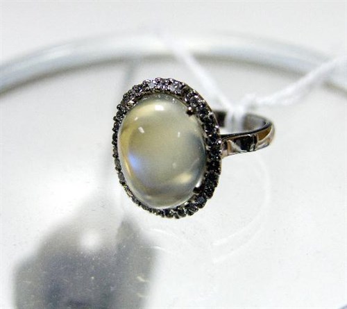 Lot 222 - An 18ct white gold moonstone and diamond ring