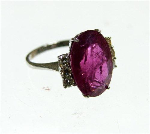 Lot 290 - An 18ct white gold pink tourmaline and diamond ring