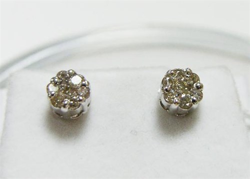 Lot 234 - A pair of diamond cluster earstuds mounted in 14ct white gold