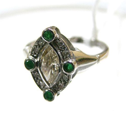 Lot 291 - A diamond and emerald marquise ring
