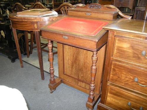 Lot 33 - A Victorian davenport desk
