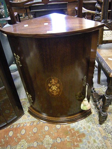 Lot 41 - A small corner cupboard