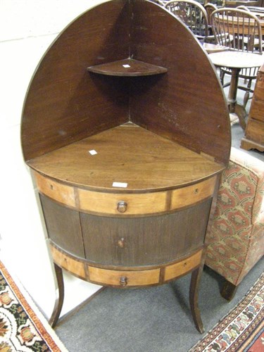 Lot 70 - A corner night stand