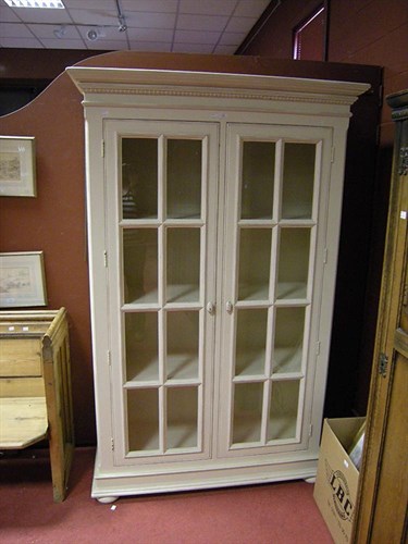 Lot 170 - A white glazed bookcase