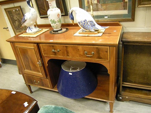 Lot 86 - An Edwardian mahogany sideboard
