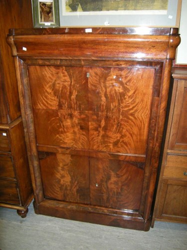 Lot 12 - A 19th Century mahogany Secretaire a abbatant