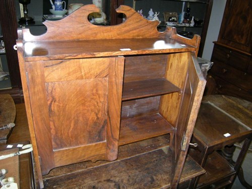 Lot 14 - A walnut wall hanging cabinet
