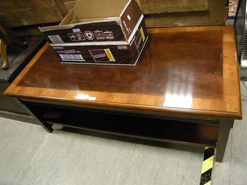 Lot 140 - A reproduction coffee table