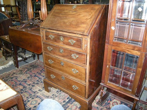 Lot 38 - A mahogany bureau