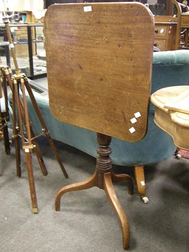 Lot 75 - A mahogany tilt top table