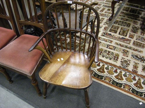 Lot 102 - A Windsor chair
