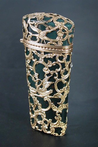 Lot 388 - A late 18th century bloodstone etui case
