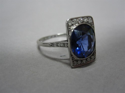 Lot 172 - An Art Deco synthetic sapphire and diamond ring