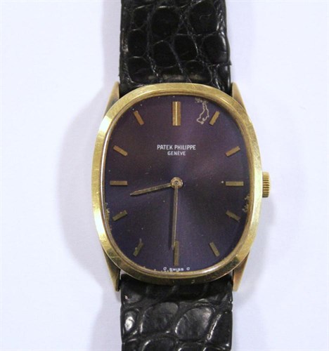 Lot 196 - An 18ct gold cased gentleman's wrist watch
